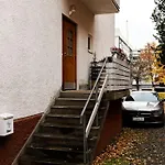 Mukava Saunallinen Kaksio Omalla Sisäänkäynnillä Ja Ilmaisella Autopaikalla