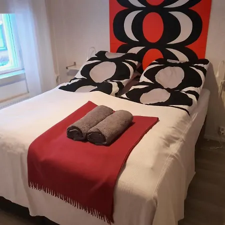 Mukava Saunallinen Kaksio Omalla Sisaeaenkaeynnillae Ja Ilmaisella Autopaikalla Apartamento