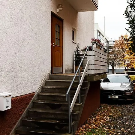 Mukava Saunallinen Kaksio Omalla Sisäänkäynnillä Ja Ilmaisella Autopaikalla