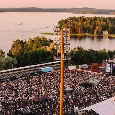 Mukava Saunallinen Kaksio Omalla Sisaeaenkaeynnillae Ja Ilmaisella Autopaikalla