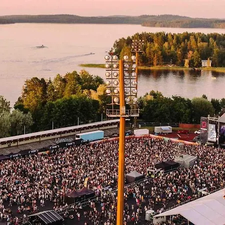 Mukava Saunallinen Kaksio Omalla Sisaeaenkaeynnillae Ja Ilmaisella Autopaikalla