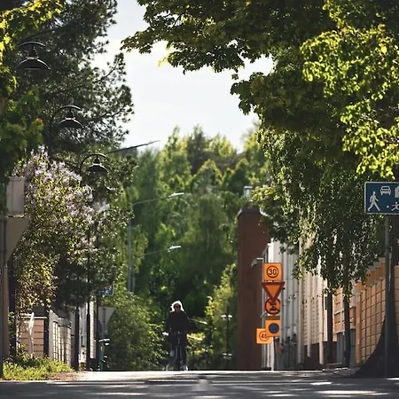 Mukava Saunallinen Kaksio Omalla Sisaeaenkaeynnillae Ja Ilmaisella Autopaikalla *