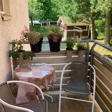 Mukava Saunallinen Kaksio Omalla Sisaeaenkaeynnillae Ja Ilmaisella Autopaikalla Apartmán