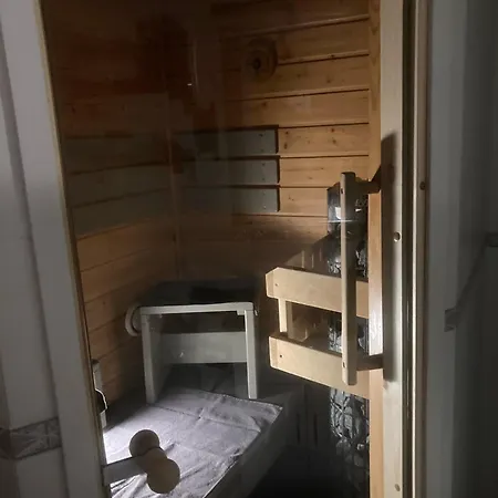 Mukava Saunallinen Kaksio Omalla Sisaeaenkaeynnillae Ja Ilmaisella Autopaikalla Kuopio